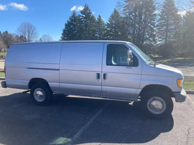 2000 Ford E-Series Van