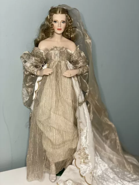 The Franklin Mint Arthurian Legend Collection 16" GUINEVERE Heirloom Doll