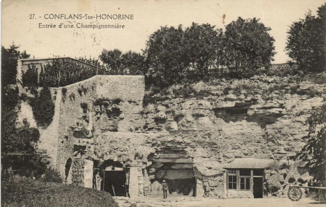 Ancienne Carte Postale Conflans Sainte-Honorine - La Gare Et Le Café Du Coin (années 1900, état Superbe)