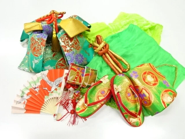40372# JAPANESE KIMONO / SHICHI-GO-SAN SET FOR GIRLS ( zori 17.5 cm)