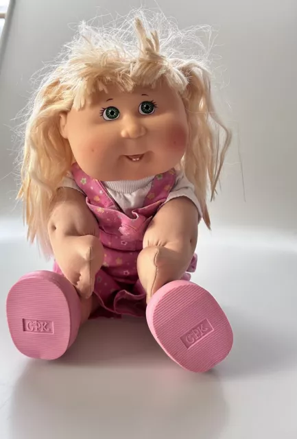 2004 Cabbage Patch Kid Doll With Blonde Hair & Green Eyes & Two Teeth Complete