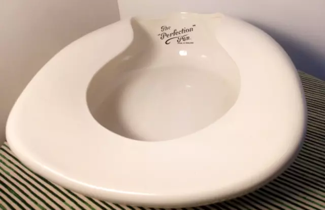 Vintage- Ceramic bedpan- 'The Perfection Pan'- Large- Handle- Glossy white- GC.