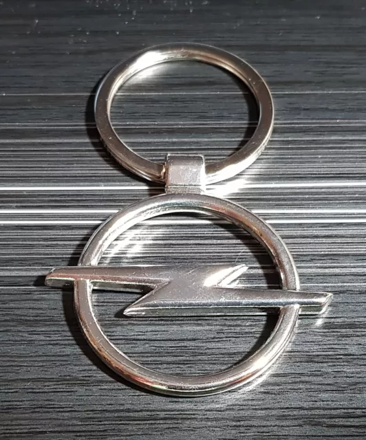 Opel Schlüsselanhänger Logo silbern rund - Maße Emblem 46x37mm