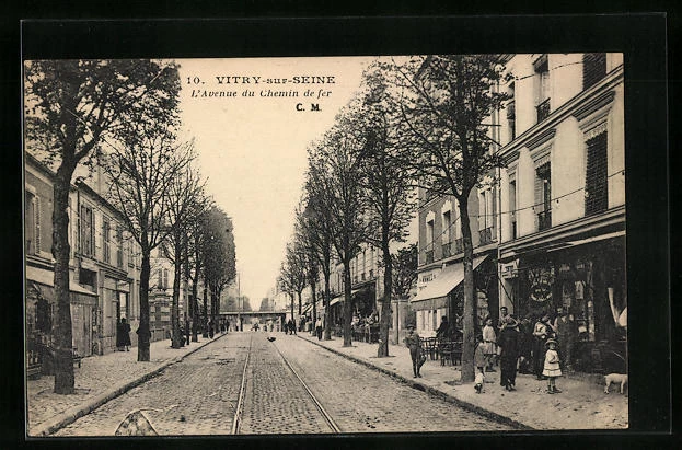 CPA Vitry-sur-Seine, L'Avenue du Chemin de Fer