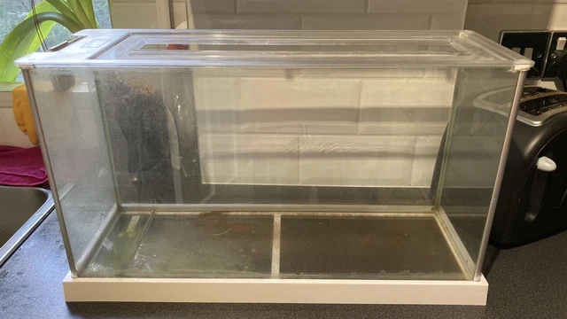 Fluval Spec Aquarium Fish Tank 19L - White - used and has a leak