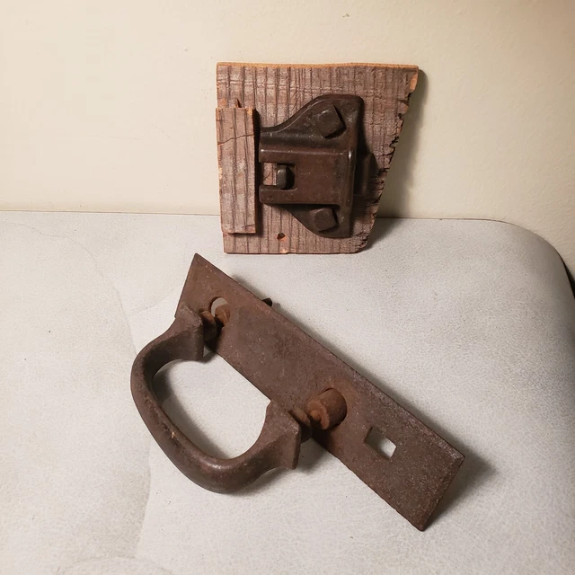 Antique Cast Iron old Farm Door Handle Pull Heavy Duty Cast Iron Salvage + Lock