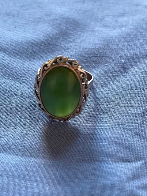 14K Yellow Gold Green Jade Ring 4.38g Size 5.5