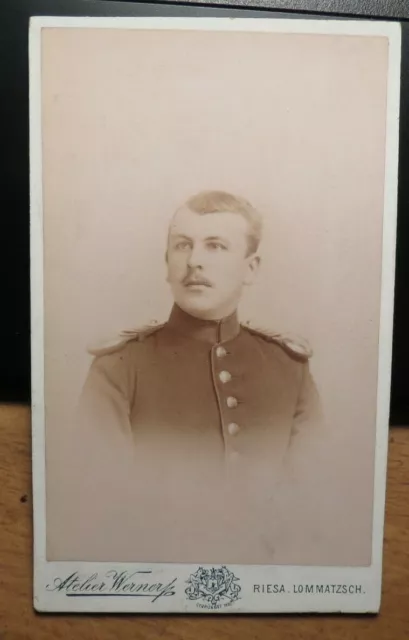 Soldat Offizier in Uniform mit Epauletten / CDV F. W. Werner Riesa Lommatzsch