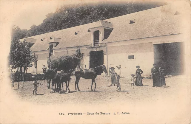 Cpa 65 Pyrenees / Cour De Ferme