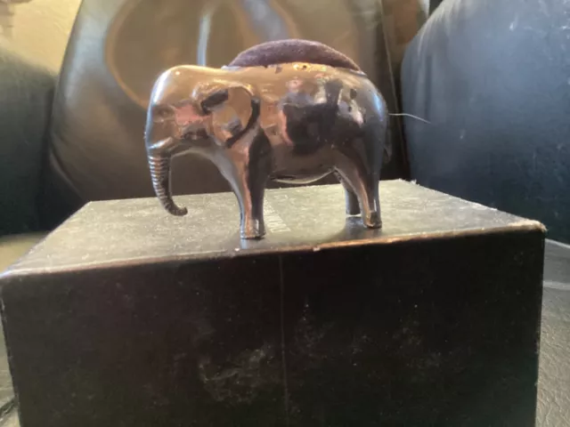 Art Deco Figur, Elefant, Stoff Nadellkissen, Zinn Chromiert, um 1920