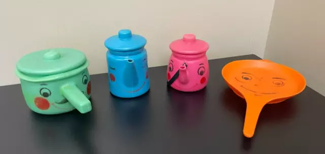 Vintage Marx Plastic Toy Kitchen Pots & Pan Set Faces Smiling Colors Hollow Lids