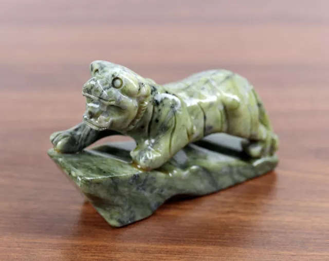 Jade Figur Tiger China Vintage