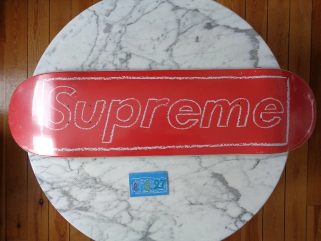 スケートボード Supreme KAWS Chalk Logo Skateboard \"Red\" Supreme KAWS Chalk Logo Skateboard (SS21) - $52