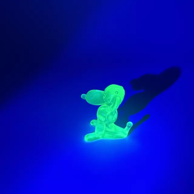 SNOOPY DOG HONG kONG VINTAGE Glow Under Black Light Florescent FIGURE FIGURINE