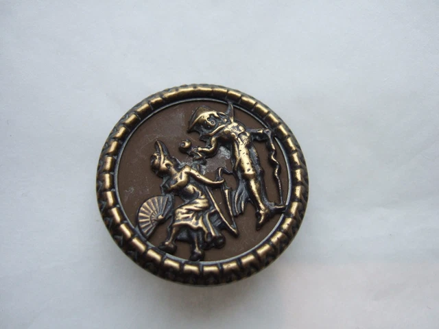 Lot De Boutons Anciens - Mercerie Vintage Noir, Rouge Et Or - Résine - Occasion (1 à 10 Pièces)