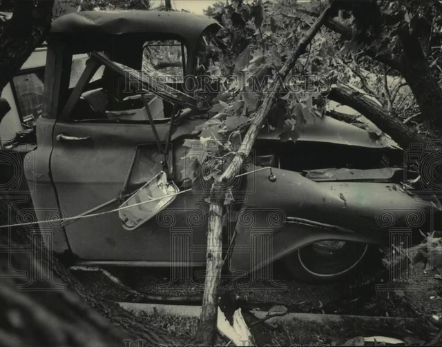 1984 Press Photo A wrecked pickup truck left by a disastrous Milwaukee storm
