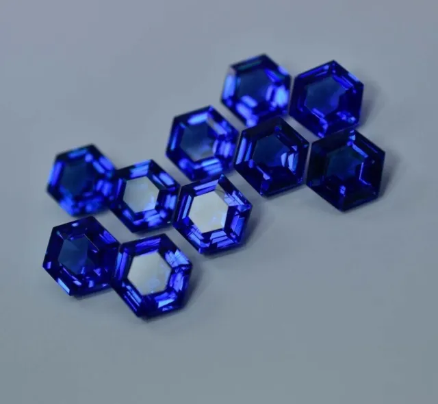 Lote de piedras preciosas sueltas azules con forma elegante de tanzanita...