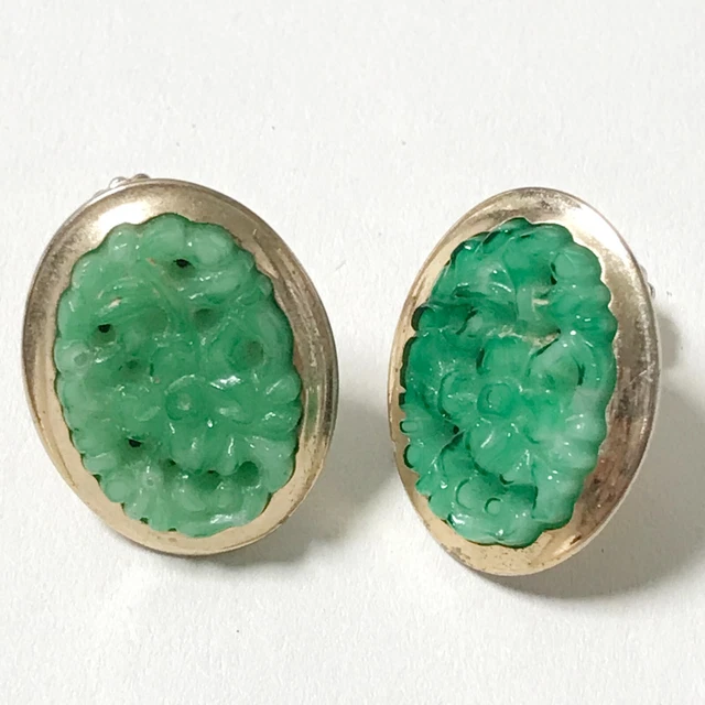 Vintage Jade Green Peking Glass Molded Flower Floral Oval Screw Back Earrings