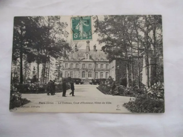 Cpa Orne 61 Flers Le Chateau Cour D'honneur Hotel De Ville