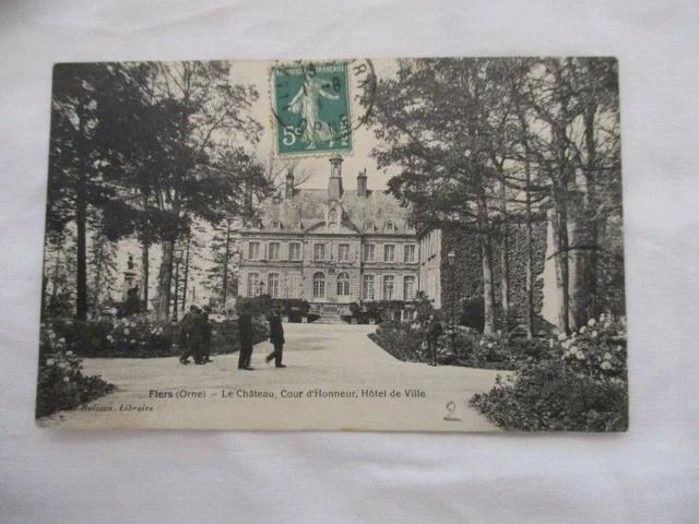 Cpa Orne 61 Flers Le Chateau Cour D'honneur City Hotel