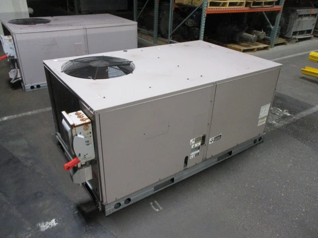 Carrier 48TFRooftop Unit 48TFE007---611-- 6 Ton 460V 3Ph Medium Heat Option Used