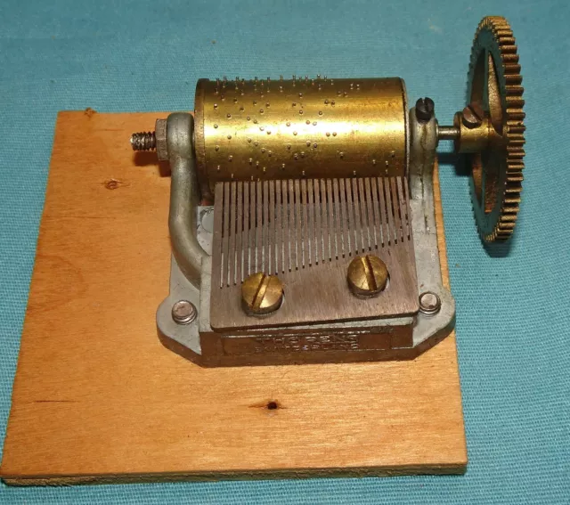 Cuckoo Clock Music Box Movement THORENS 30 Tooth Comb Main Wheel Drive Cuckoo Clock Music Box Movement THORENS 30 Tooth Comb Main Wheel Drive