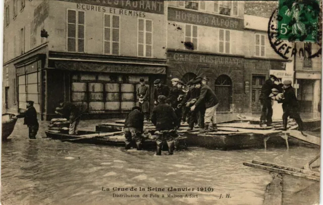 CPA PARIS La Crue de la Seine 1910 Maison Alfort distribution de pain (577899)