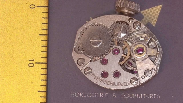 ANCIEN PETIT MOUVEMENT DE MONTRE MECANIQUE POUR PIECES DETACHEES (ref-9