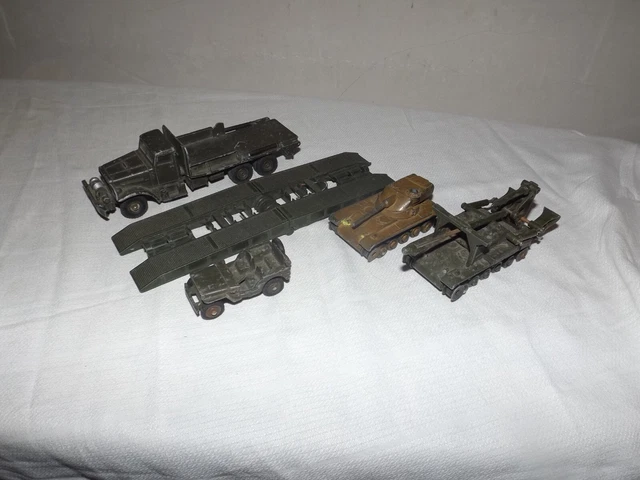 Sept véhicules militaires miniatures Dinky Toys, Crescent... - 83194574