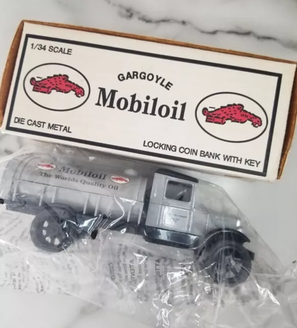 Ertl 1:34 Scale Gargoyle Mobiloil 1931 Hawkeye Tanker Die Cast Bank / Grey