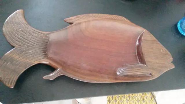 Hermoso Plato Grande Pescado de Madera Ebene Macizo Logboat 2