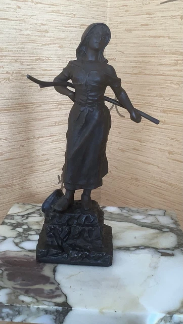 Statue En Régule Jeune Paysanne 37,5 Cm Sur Socle - Pièce Originale D'occasion