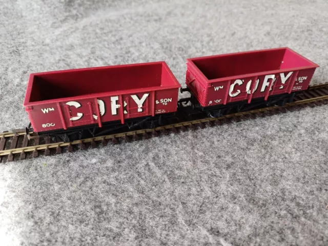 Tri-ang R022. Wm Cory and Son Ltd LWB Mineral Wagon 8008 x 2. OO Guage. Hornby.