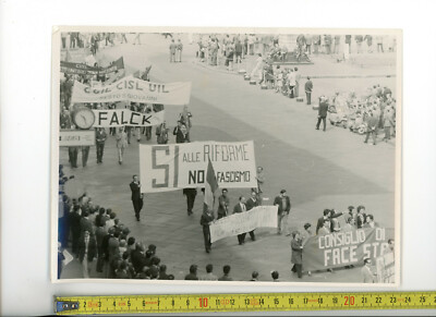 Corteo Manifestazione Comunista Anni 70 Falk CGL CISL UIL Comunismo Foto Milano 