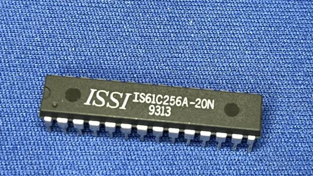 QTY-1 IS61C256A-20N ISSI 61C256 28-PIN DIP 32kx8 SRAM  LAST ONES