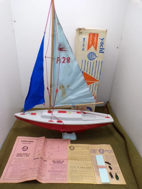 ANCIEN VOILIER de BASSIN GS GIRAUD SAUVEUR F39 REQUIN * JOUET VINTAGE