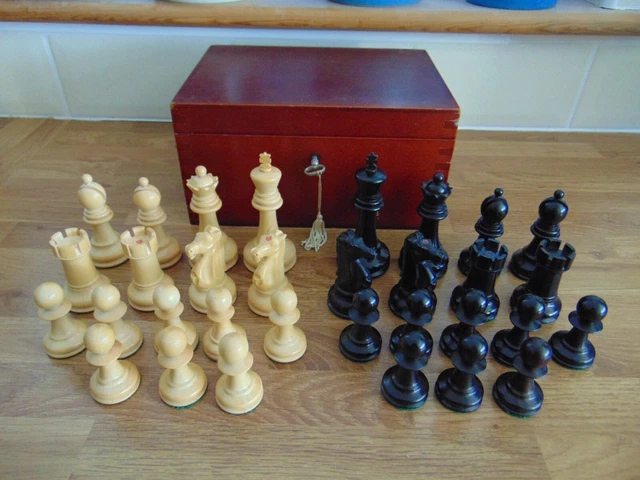 LOVELY VINTAGE 1970's JAQUES OF LONDON STAUNTON WEIGHTED CHESS SET