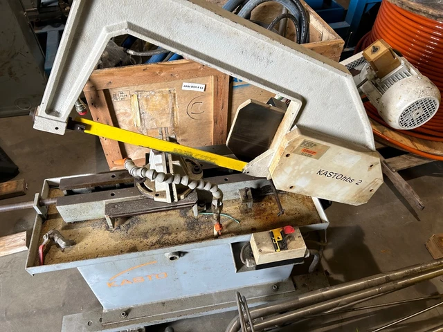 Articulating electric hack saw