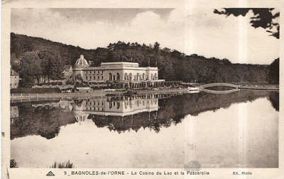 CPA 61 BAGNOLES DE L' ORNE  le casino du lac  la passerelle