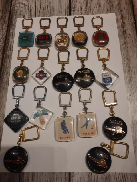 Lot De 17 Porte Clefs Bourbon Rare