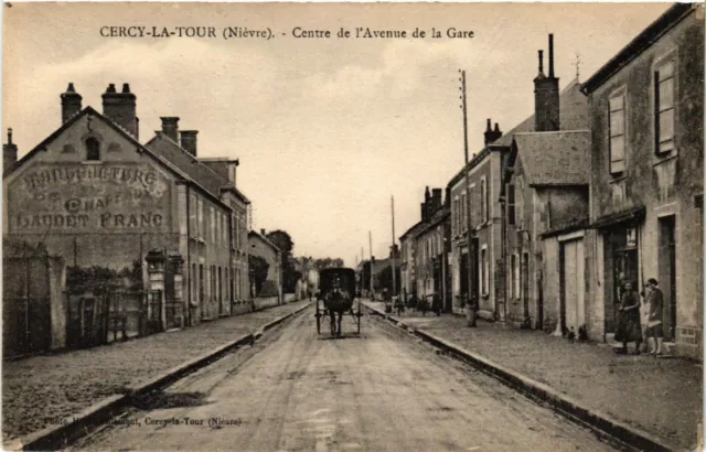 CPA CERCY-la-TOUR - Centre de l'Avenue de la Gare (518275)