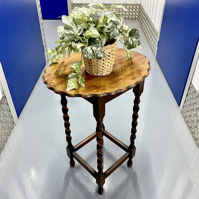 Vintage Oak Scalloped Edge Barley-Twist Leg Oval Wooden Small Side Table / Hall
