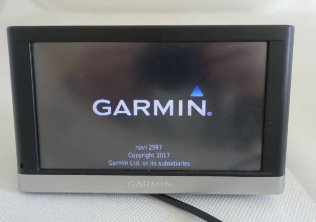GARMIN nüvi 2597, Navigationsgerät inkl. Zubehör, 8 GB SD-Karte, Akku defekt!
