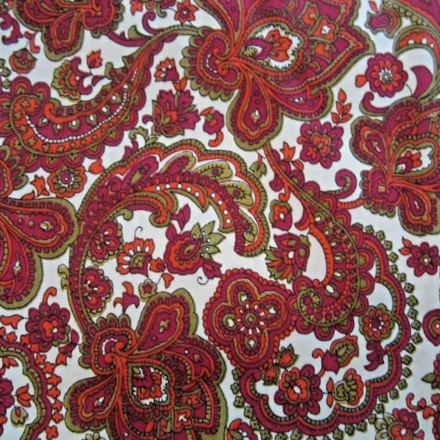 50cm x 92cm Magenta & White Intricate Paisley Vintage Cotton Sewing Fabric 1960s