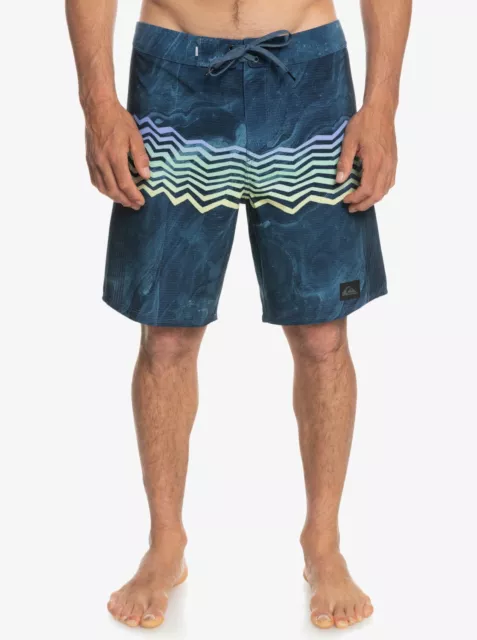 QUIKSILVER Men's Highlite Arch 19" Insignia Blue Stretch Board Shorts  Size: 40