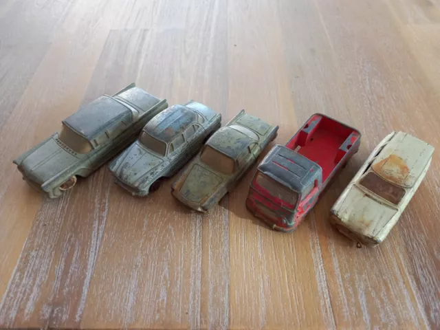 Dinky Toys / Solido - lot de 5 épaves dont 4 Dinky et 1 Solido Ami 6