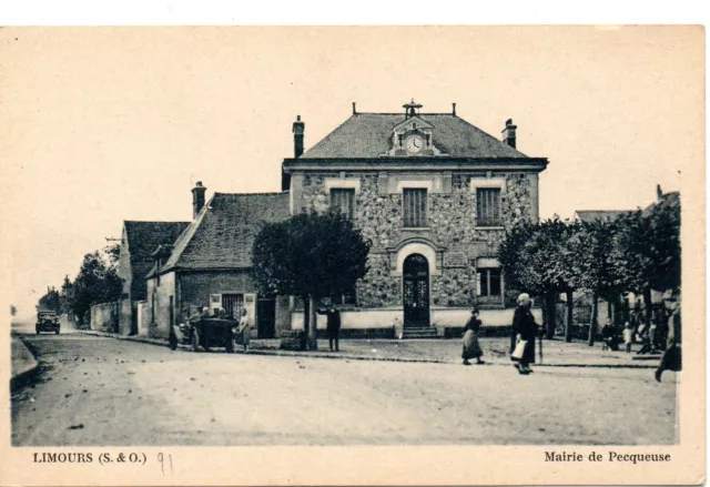 CPA Limours (91 Essonne), Mairie de Pecqueuse, animée, années 1930
