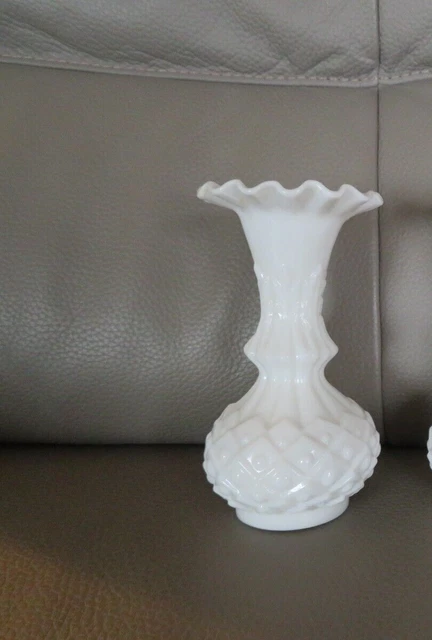 Bonbonnière Ancienne Opaline Blanche – Verre – Motif Panier Et Cygne