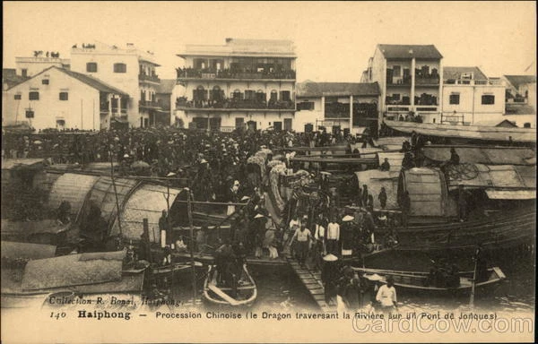 Cochinchine (Vietnam) Procession Chinoise (le Dragon traversant le Riviere sur u