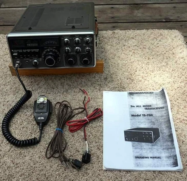 Kenwood TS-700A All Mode 2-meter transceiver *PL, MC-35S AC & DC cable + manual Kenwood TS-700A All Mode 2-meter transceiver *PL, MC-35S AC & DC cable + manual